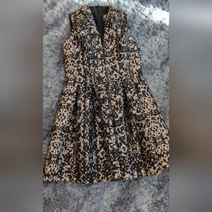 Vince Camuto Elegant Black and Pink Patterned Midi Dress